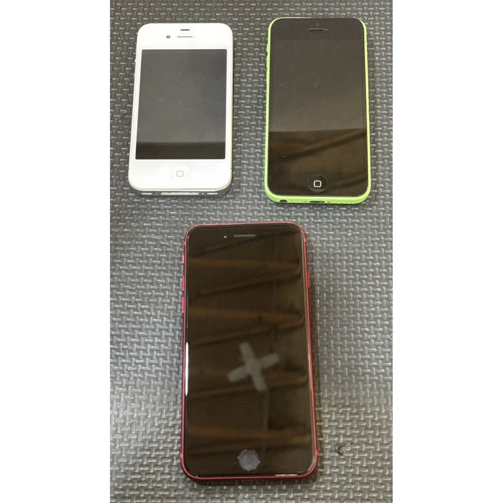 LOT OF 3 Apple iPhone 4s, 5c, iPod Touch | PASSCODE LOCKED | Auction Find | READ